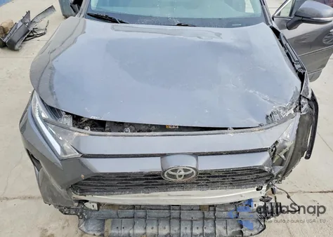 2020 Toyota Rav4 Xle z USA, uszkodzony, nr VIN 2T3P1RFV6LC118929